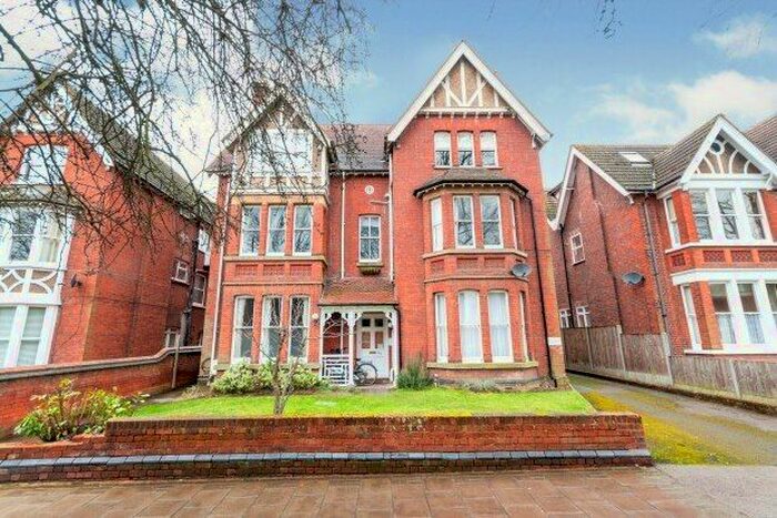 1 Bedroom Flat To Rent In De Parys Avenue, Bedford, MK40