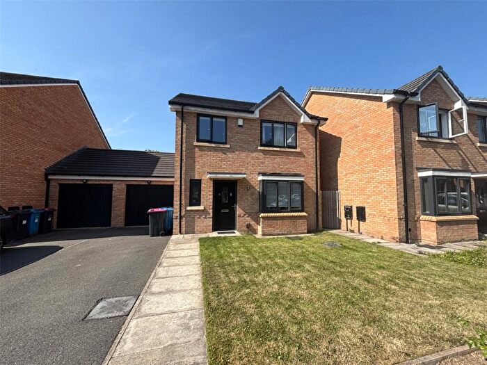 4 Bedroom Link Detached House To Rent In Egmont Street, Salford, Greater Manchester, M6