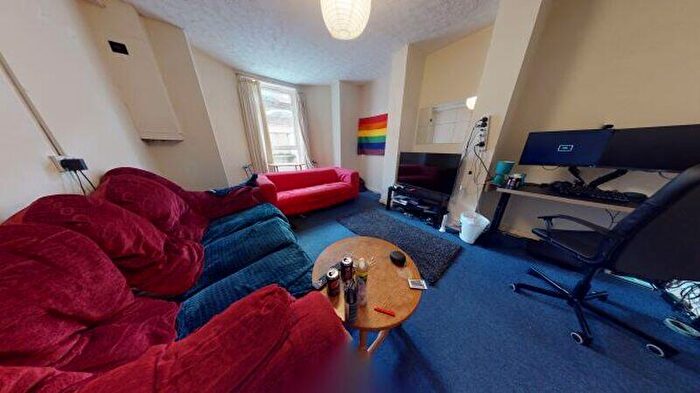 1 Bedroom Flat To Rent In Back Brudenell Mount, Hyde Park, Leeds, LS6