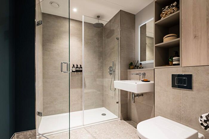 Flat To Rent In Bloom East, Nine Elms Ln, Nine Elms, London, SW11