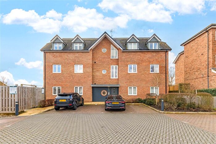 2 Bedroom Flat For Sale In Park Lane, Knebworth, Hertfordshire, SG3