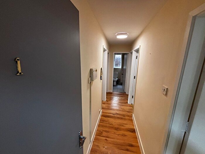 2 Bedroom Flat To Rent In Pennington Court, Leeds, LS6