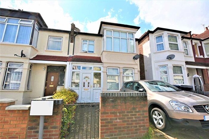 3 Bedroom Semi-Detached House To Rent In Audley Road, Hendon, NW4