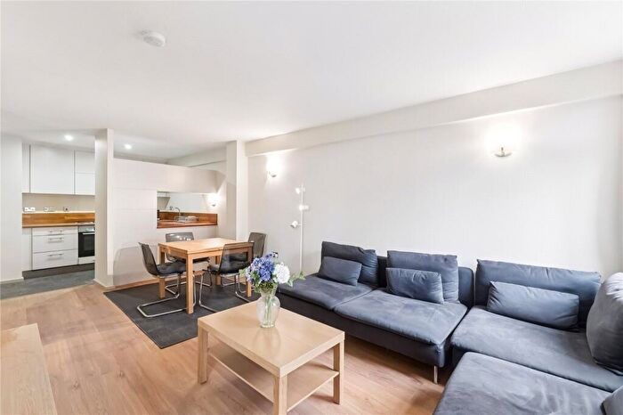 2 Bedroom Apartment For Sale In Myddelton Passage, London, EC1R