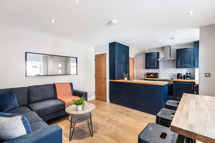 4 Bedroom House To Rent In Thornville Mount, Leeds, LS6
