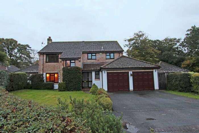 4 Bedroom Detached House To Rent In Otters Walk, New Milton, BH25