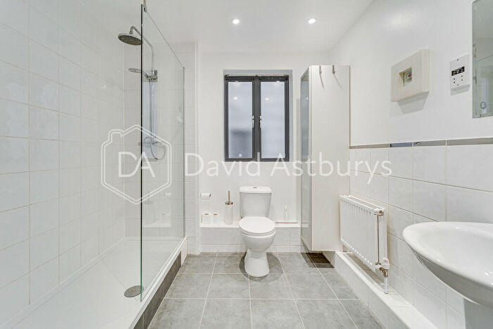 3 Bedroom Flat To Rent In Tollington Way, Holloway, London, N7