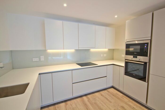 2 Bedroom Flat To Rent In Gaumont Place, Streatham Hill, London, SW2