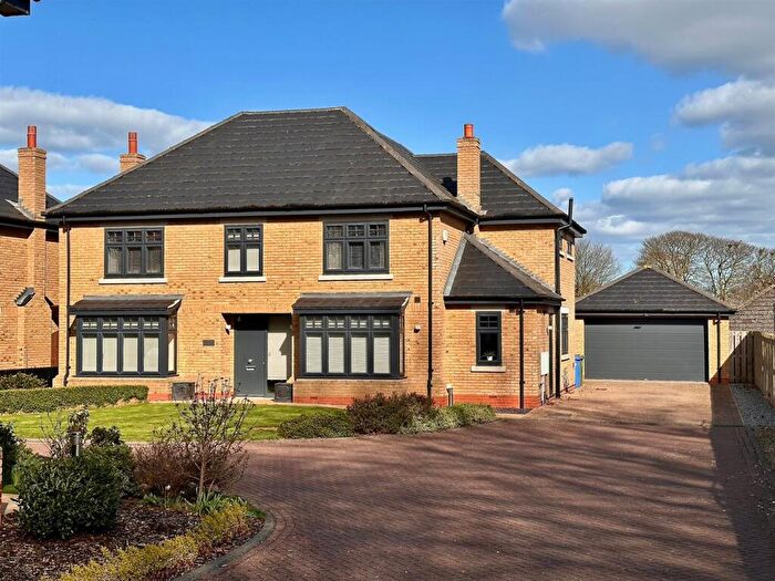 5 Bedroom Detached House For Sale In Thelwall Close, Walkington, HU17