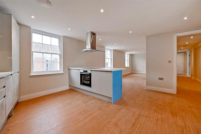 3 Bedroom Apartment To Rent In A Peascod Street, Windsor, Berkshire, SL4