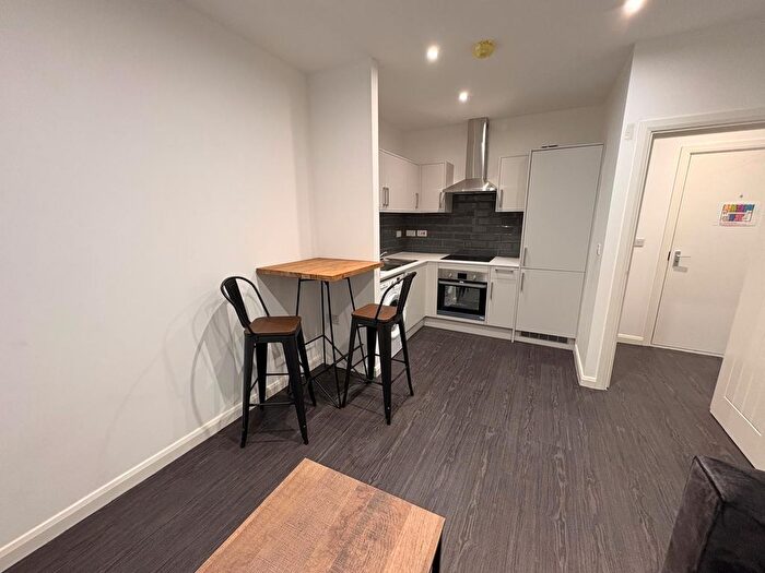 1 Bedroom Flat To Rent In East Parade, Bradford, BD1