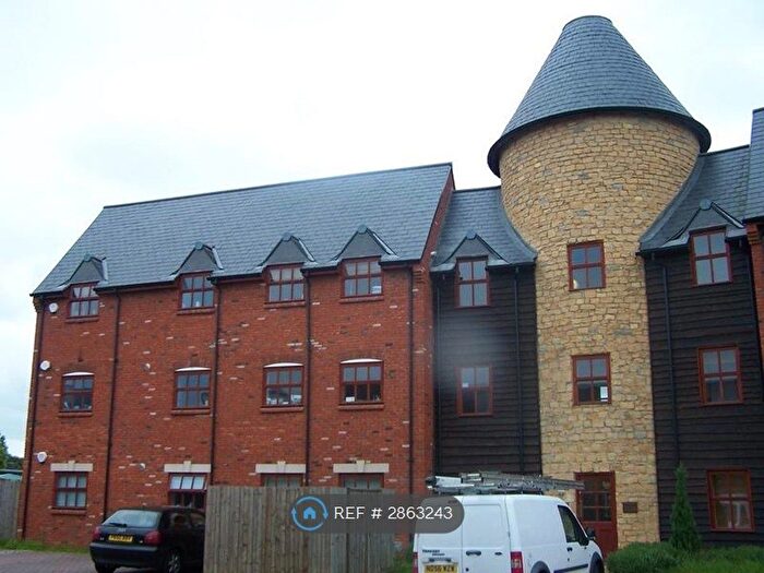 2 Bedroom Flat To Rent In Islington Grove, Monkston Park, Milton Keynes, MK10