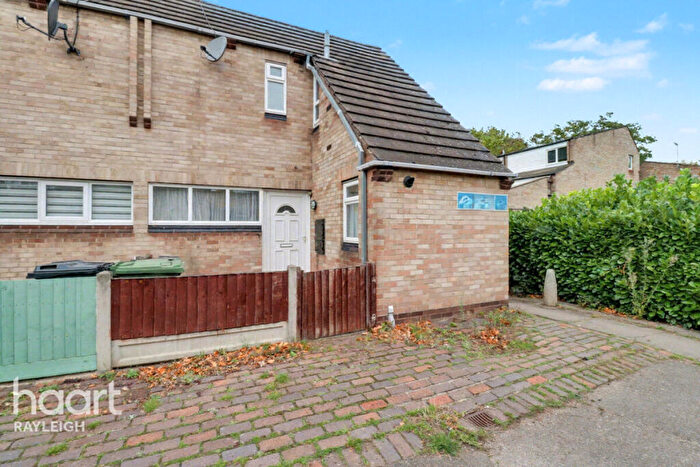 2 Bedroom End Of Terrace House To Rent In Cheshunts, Basildon, SS13