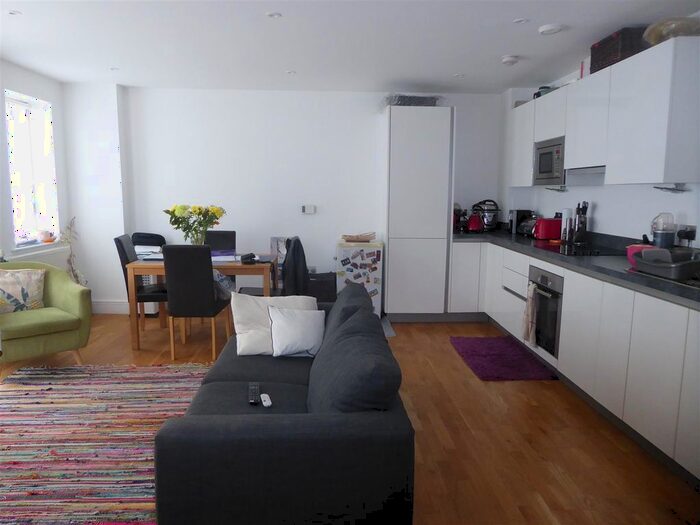 2 Bedroom Flat To Rent In Topaz Apartments, High Street, Hounslow, TW3