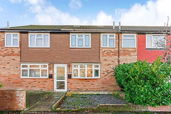 3 Bedroom Terraced House For Sale In Field Close, Chingford, E4
