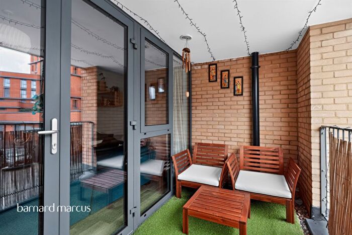 2 Bedroom Flat For Sale In High Street, Sutton, SM1