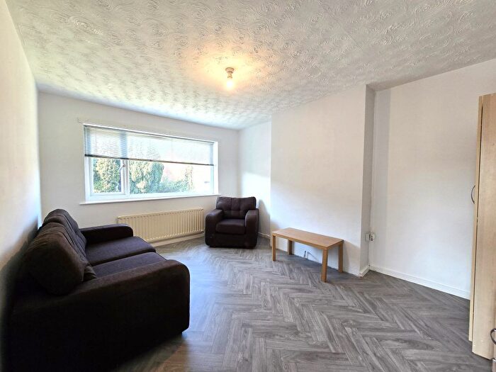 3 Bedroom Flat To Rent In Gillies Street, Newcastle Upon Tyne, NE6