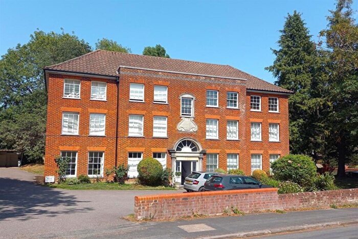 2 Bedroom Flat For Sale In St Cross, SO23