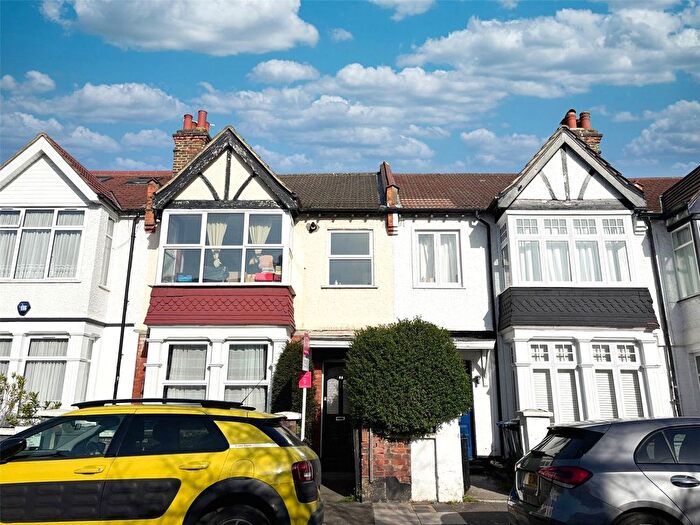 2 Bedroom Flat To Rent In Bertram Road, London, NW4