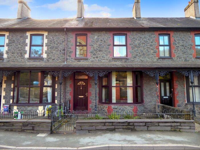 3 Bedroom Terraced House For Sale In Bethesda, LL57