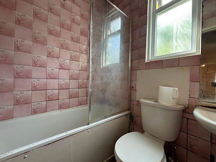 2 Bedroom Flat For Sale In A Victoria Road, Southall, Middlesex, UB2