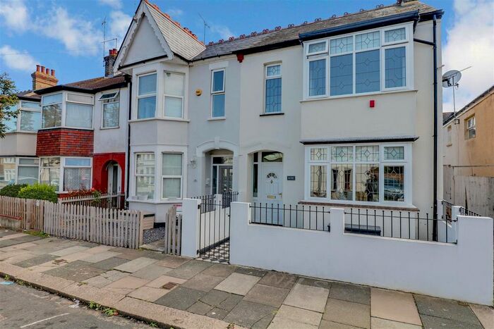 3 Bedroom Semi-Detached House To Rent In Ronald Park Avenue, Westcliff-On-Sea, SS0