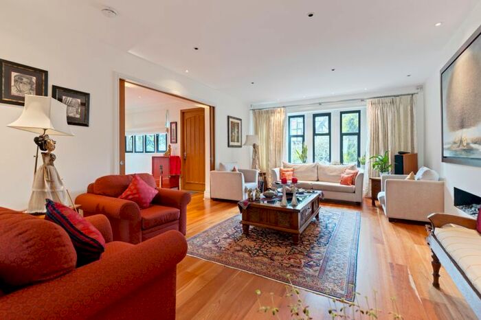 5 Bedroom Property To Rent In Vale Close, London, W9