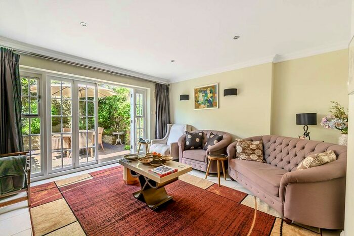 2 Bedroom Property To Rent In Ebury Bridge Road, Belgravia, London, SW1W