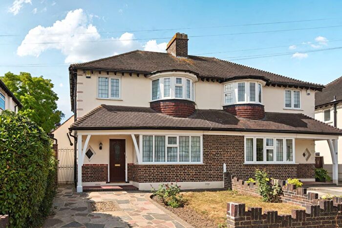 3 Bedroom Semi Detached House For Sale In Cornwallis Avenue, New Eltham, SE9