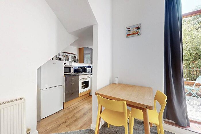 1 Bedroom Flat To Rent In Woodstock Road, Stroud Green, N4