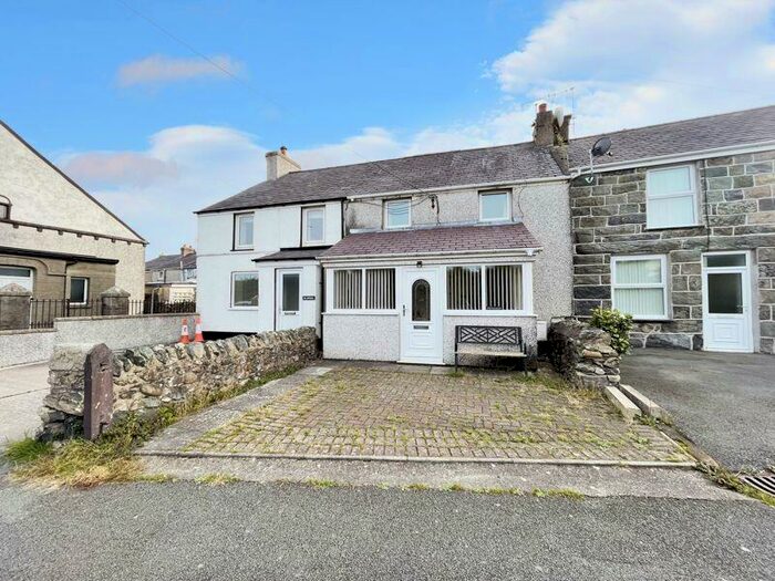 3 Bedroom Semi-Detached House For Sale In Bethel, LL55