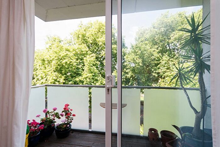 2 Bedroom Flat To Rent In East Dulwich Road, London, SE22