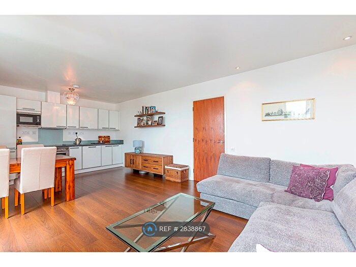 1 Bedroom Flat To Rent In St. John's Hill, London, SW11