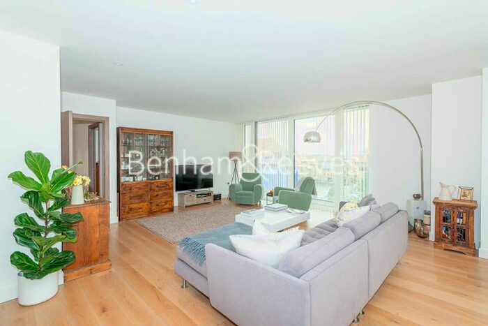 2 Bedroom Flat To Rent In Gauging Square, Wapping, E1W