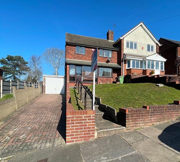 3 Bedroom Semi Detached House For Sale In Wimperis Way, Birmingham, B43