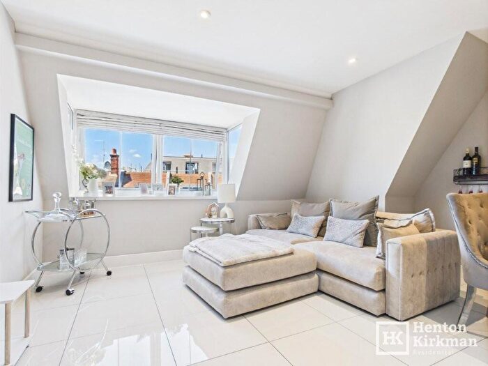 2 Bedroom Flat For Sale In High Street, Billericay, Essex, CM12