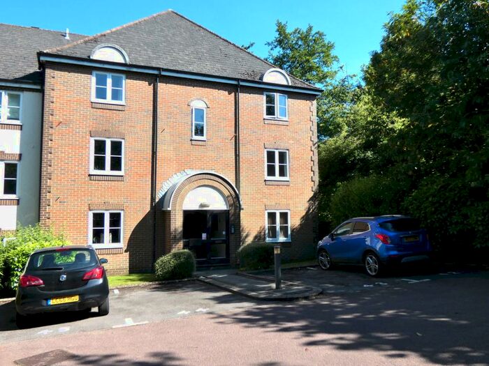 1 Bedroom Apartment To Rent In Waterside Court, Alton, GU34