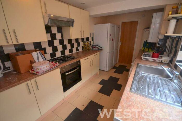 5 Bedroom Terraced House To Rent In Donnington Gardens, Reading, RG1