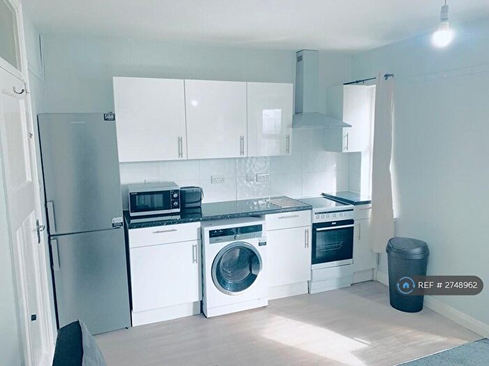 2 Bedroom Flat To Rent In Henry Street, Reading, RG1
