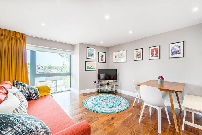 1 Bedroom Flat To Rent In Lower Mortlake Road, Richmond, TW9
