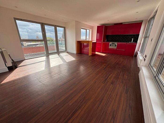 3 Bedroom Flat To Rent In Hanley Street, Nottingham, Nottinghamshire, NG1