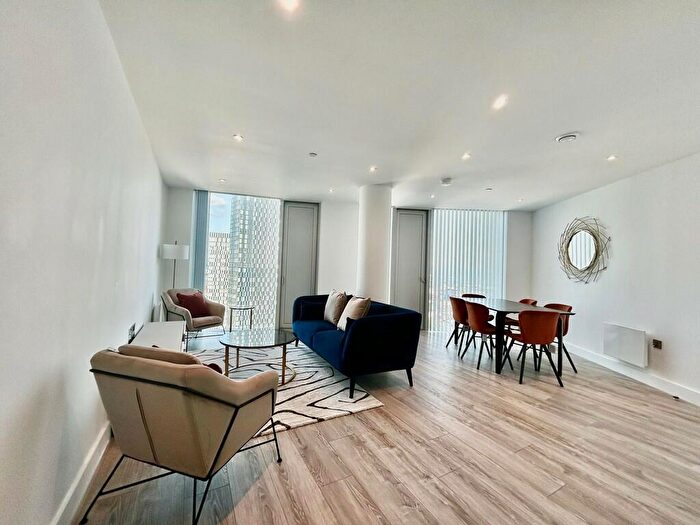 3 Bedroom Apartment To Rent In Thr, Silvercroft Street, M15