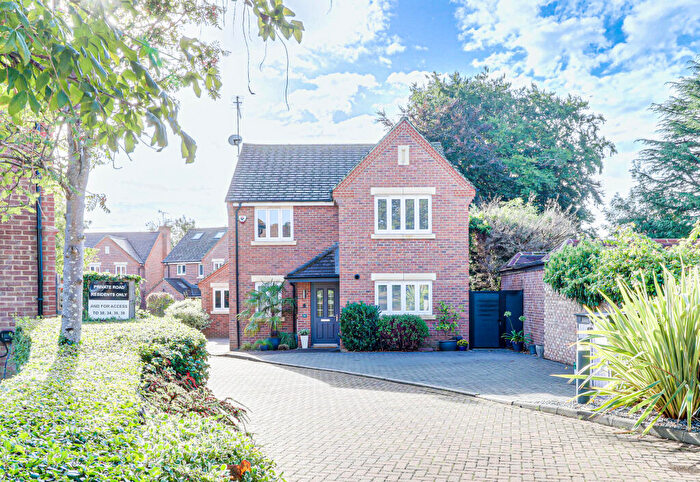 4 Bedroom Detached House For Sale In Laburnum Grove, St. Albans, Hertfordshire, AL2