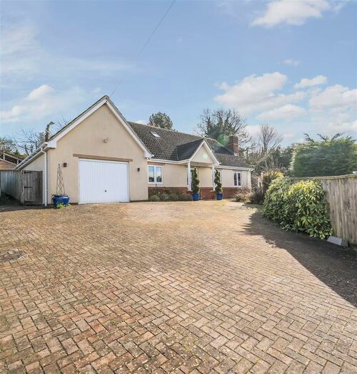 3 Bedroom Detached House For Sale In Bayntun Close, Bromham, Chippenham, SN15