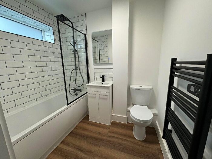 2 Bedroom Apartment To Rent In Montgomery Street, Cardiff(City), CF24