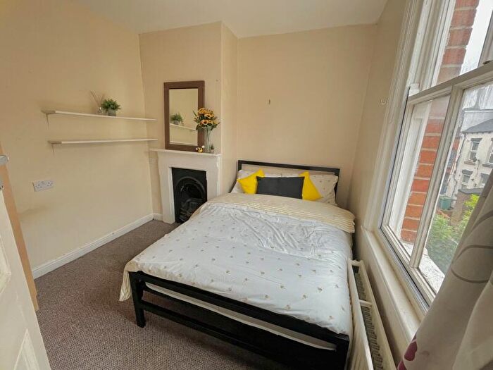 4 Bedroom Terraced House To Rent In Delph Mount, Woodhouse, Leeds, LS6