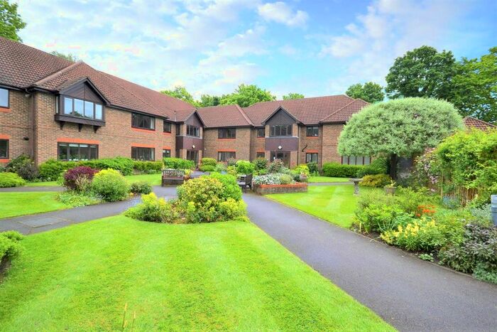 2 Bedroom Flat To Rent In Edgeborough Court, Upper Edgeborough Road, Guildford, GU1