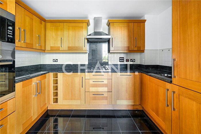 3 Bedroom Flat To Rent In Princess Park Manor, London, N11