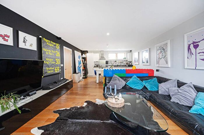 2 Bedroom Flat For Sale In Meath Gardens, Bethnal Green, London, E2