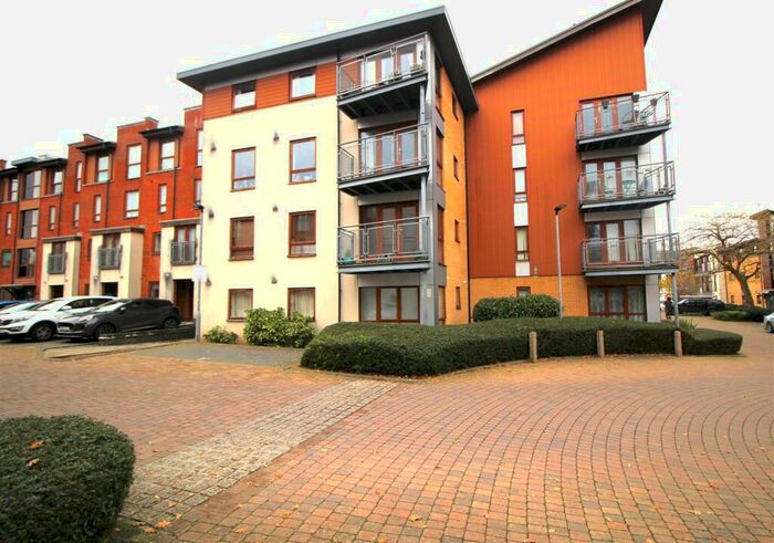 2 Bedroom Apartment To Rent In Commonwealth Drive, Crawley, RH10